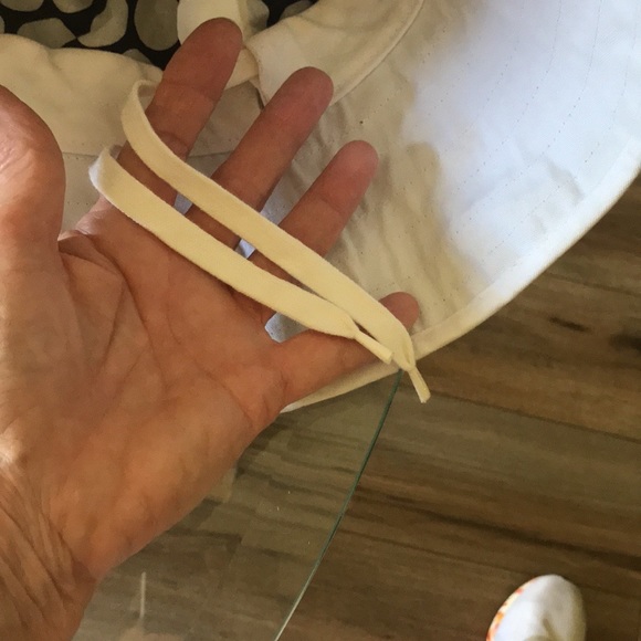 BUCKET HAT BLACK/WHITE EUC! - Picture 3 of 6